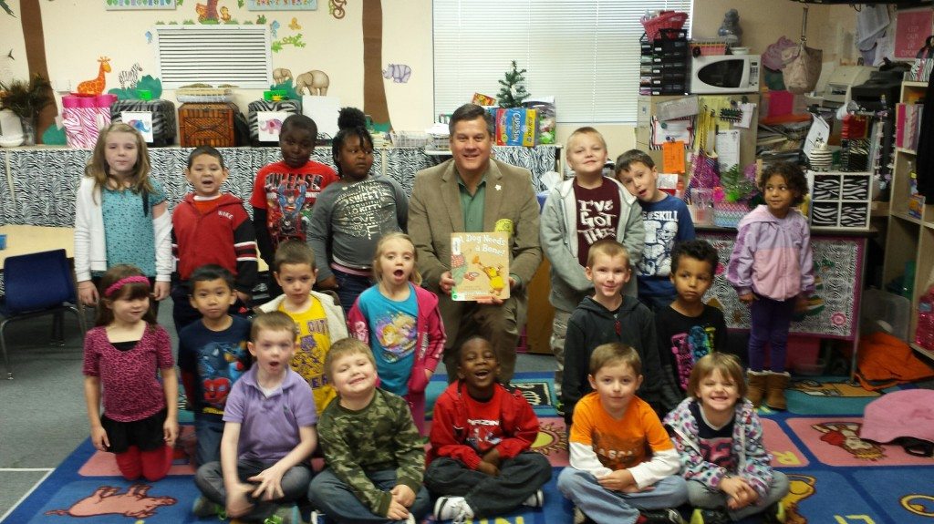 On Monday, January 26, Sheriff Mark Hunter visited a kindergarten class at Eastside Elementary School to read to the students.